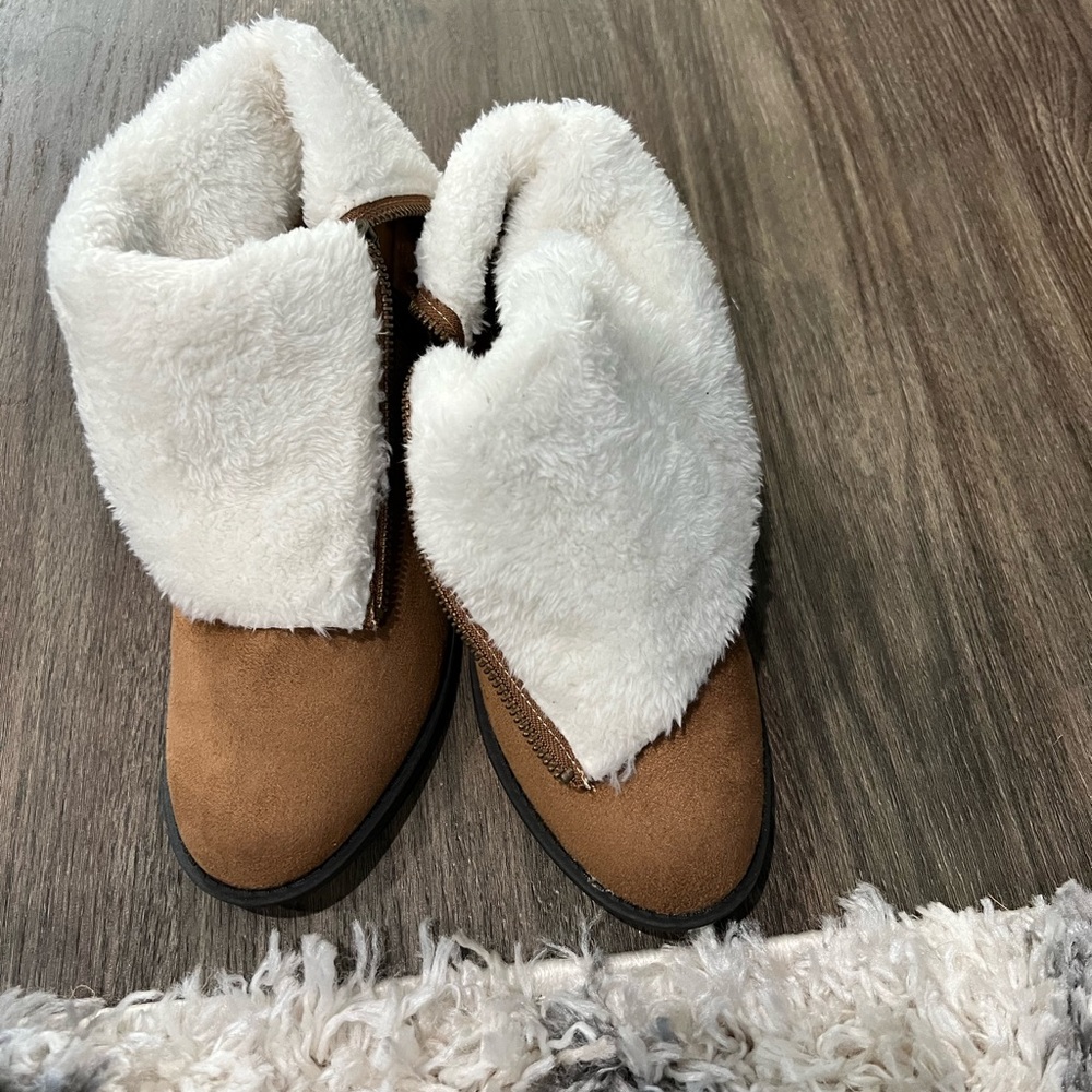 Maurices tan, fur lines boots 6.5